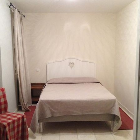 Bed and Breakfast Logis Du Comte Suze-la-Rousse Exterior foto