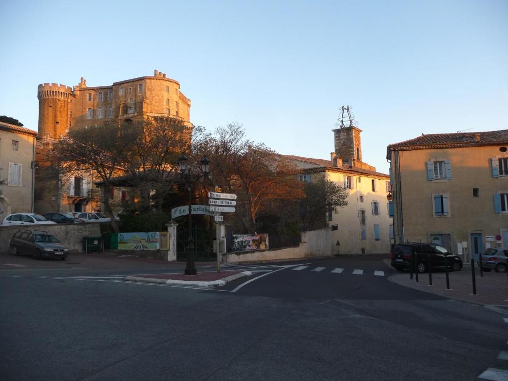 Bed and Breakfast Logis Du Comte Suze-la-Rousse Exterior foto