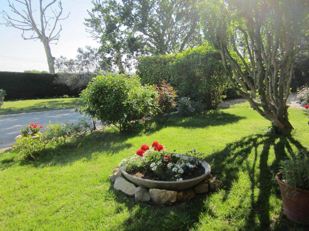 Bed and Breakfast Logis Du Comte Suze-la-Rousse Exterior foto